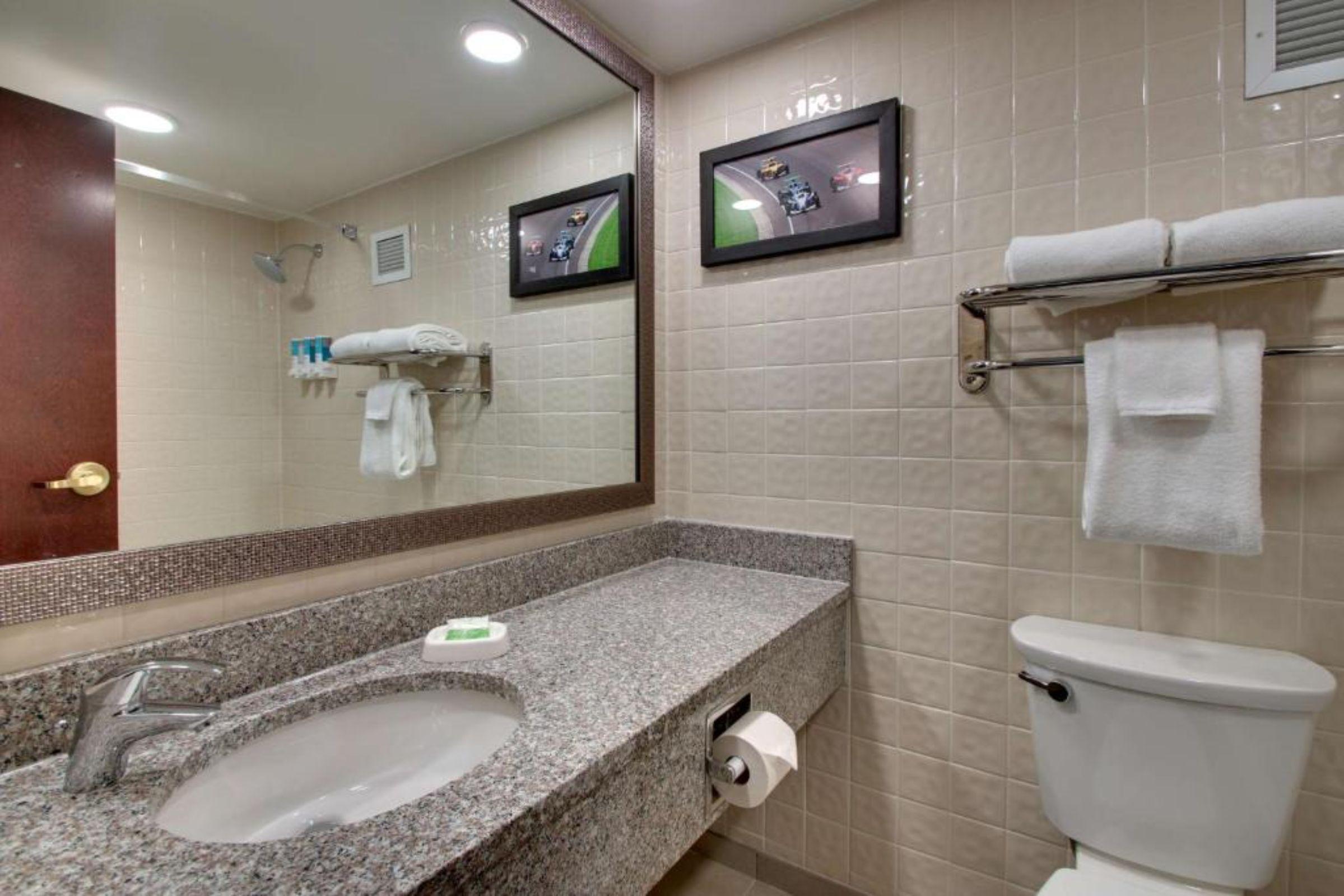Best Western Plus Indianapolis North At Pyramids Exterior photo