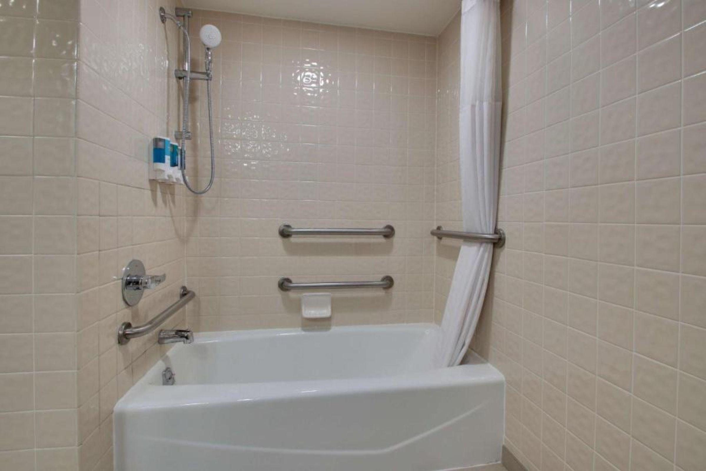 Best Western Plus Indianapolis North At Pyramids Exterior photo