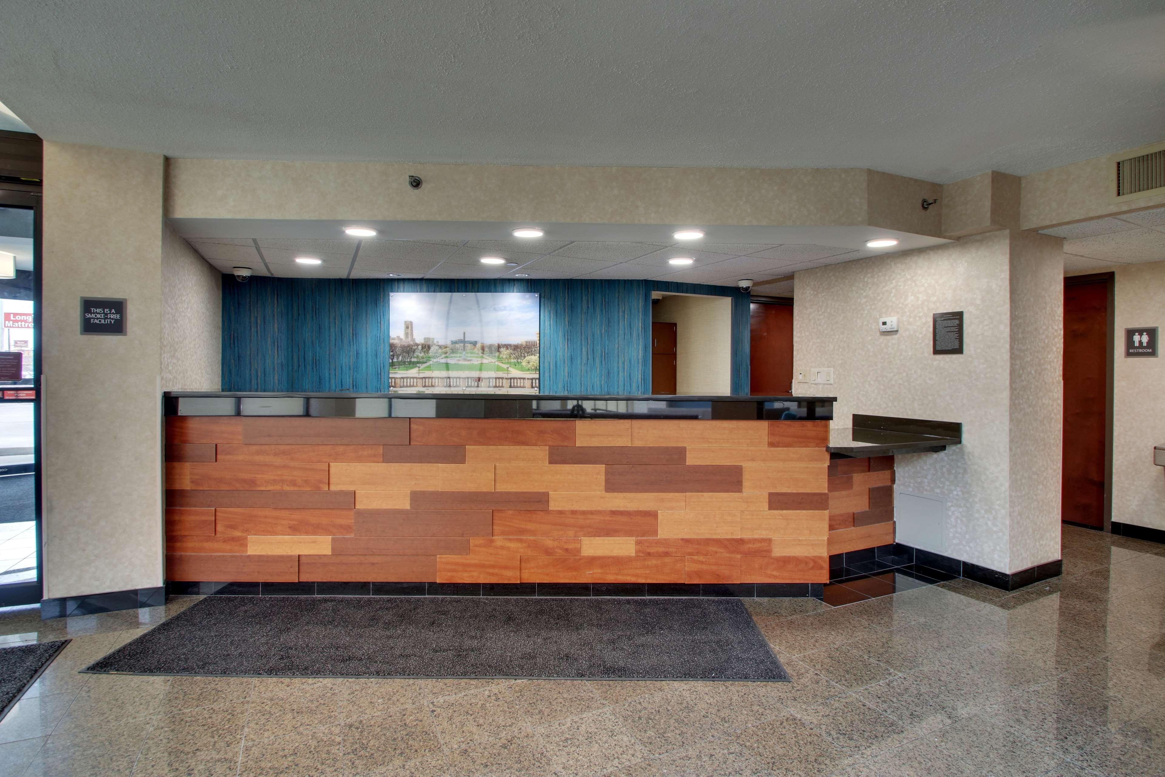 Best Western Plus Indianapolis North At Pyramids Exterior photo