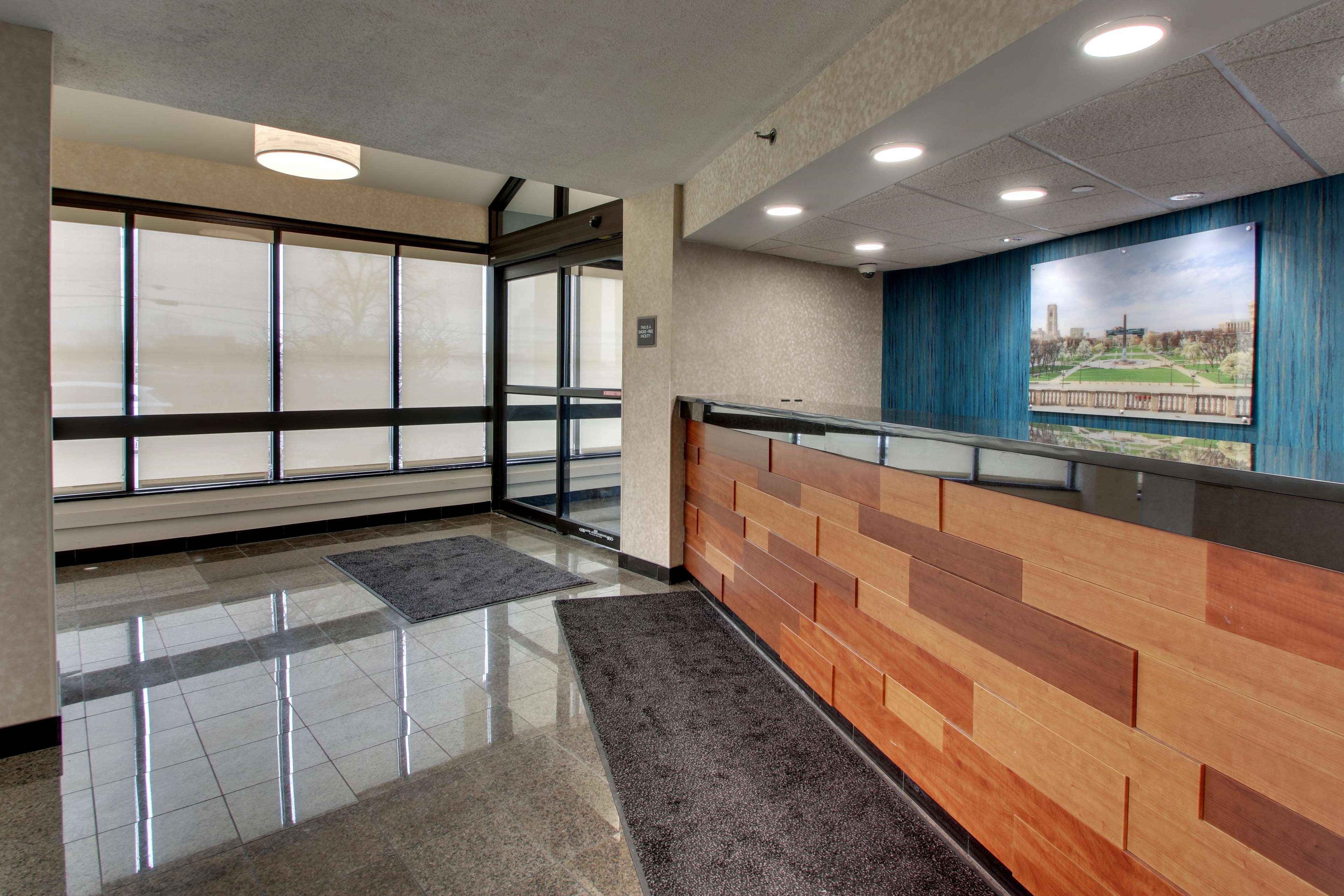 Best Western Plus Indianapolis North At Pyramids Exterior photo