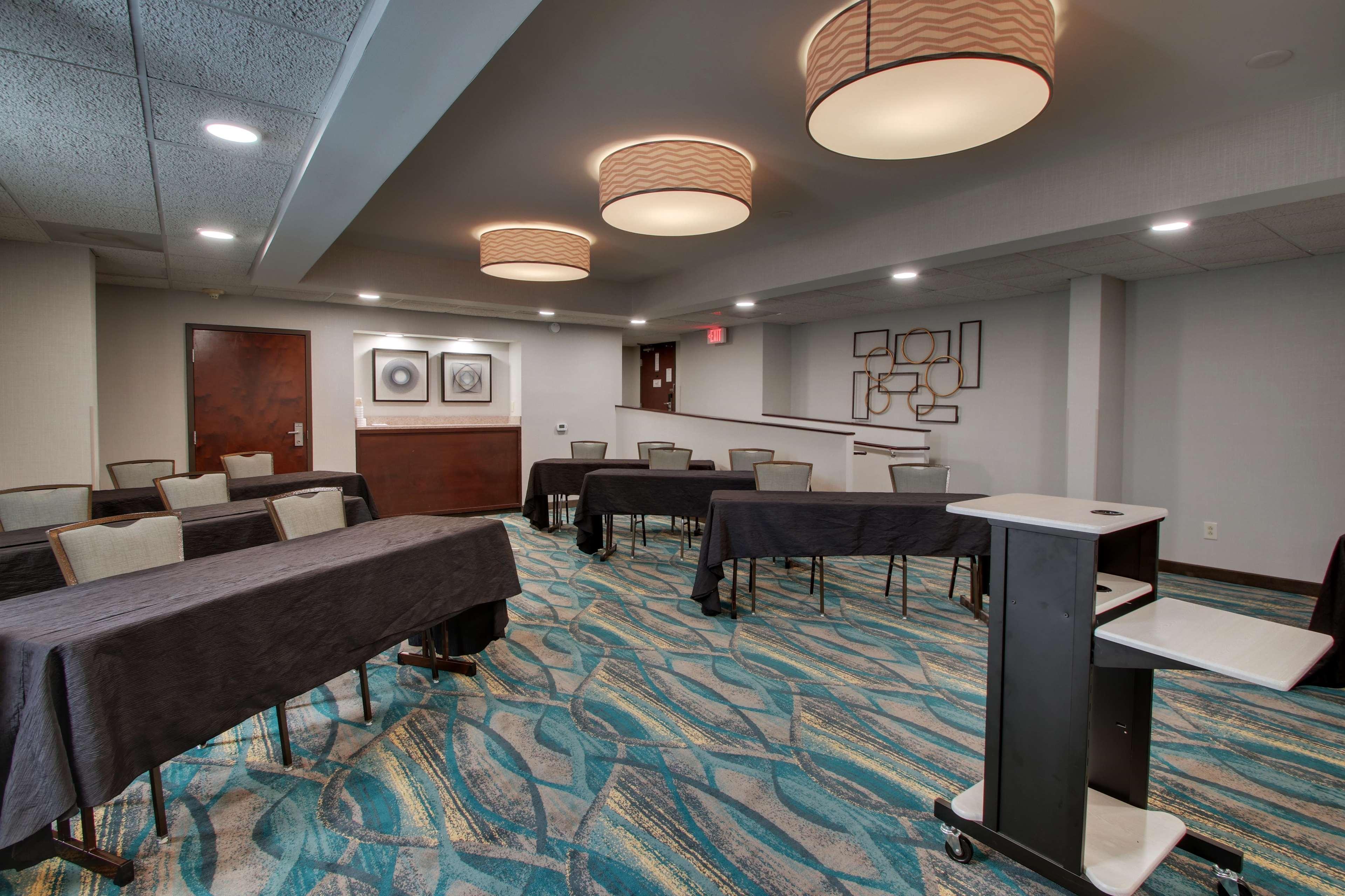 Best Western Plus Indianapolis North At Pyramids Exterior photo