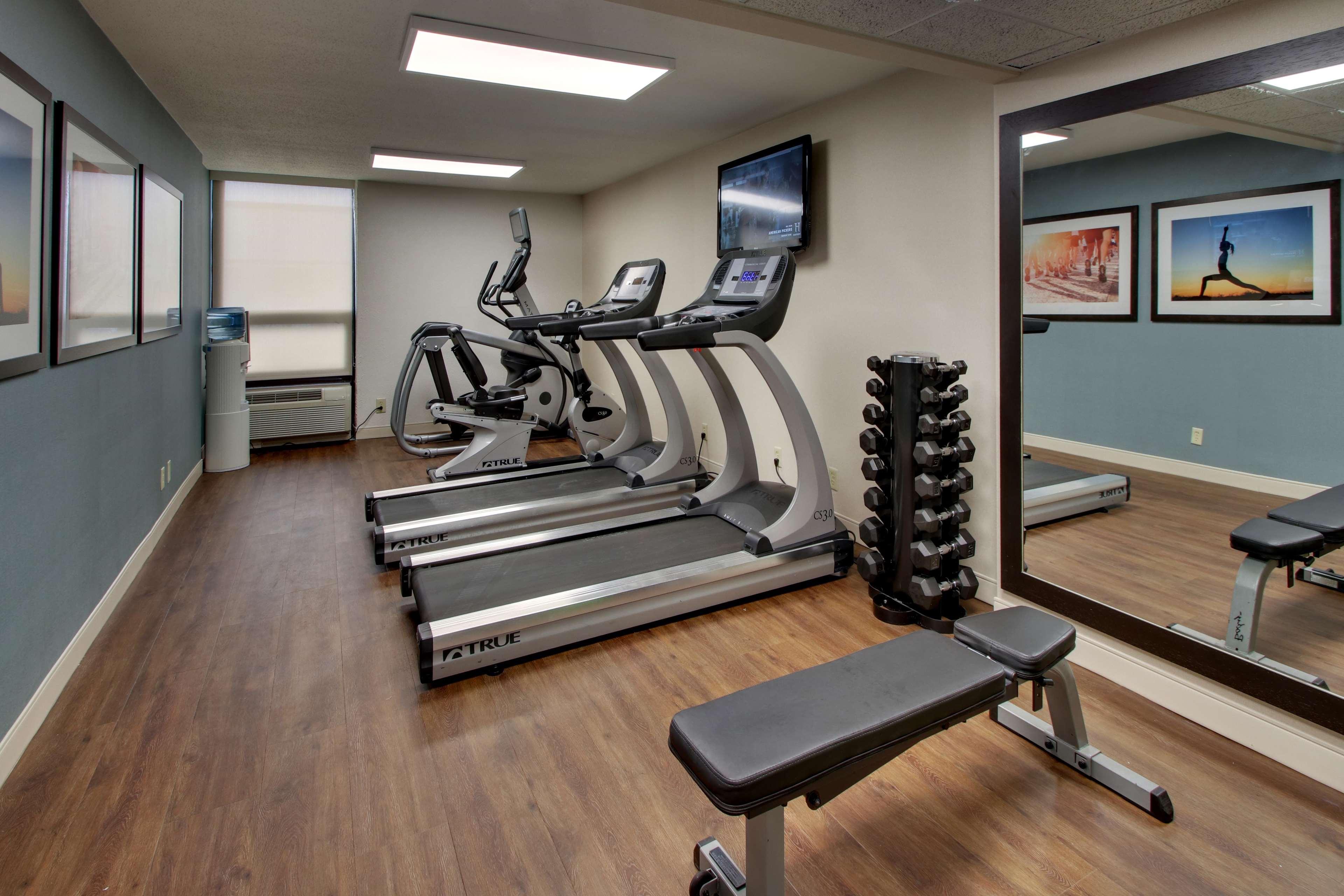 Best Western Plus Indianapolis North At Pyramids Exterior photo